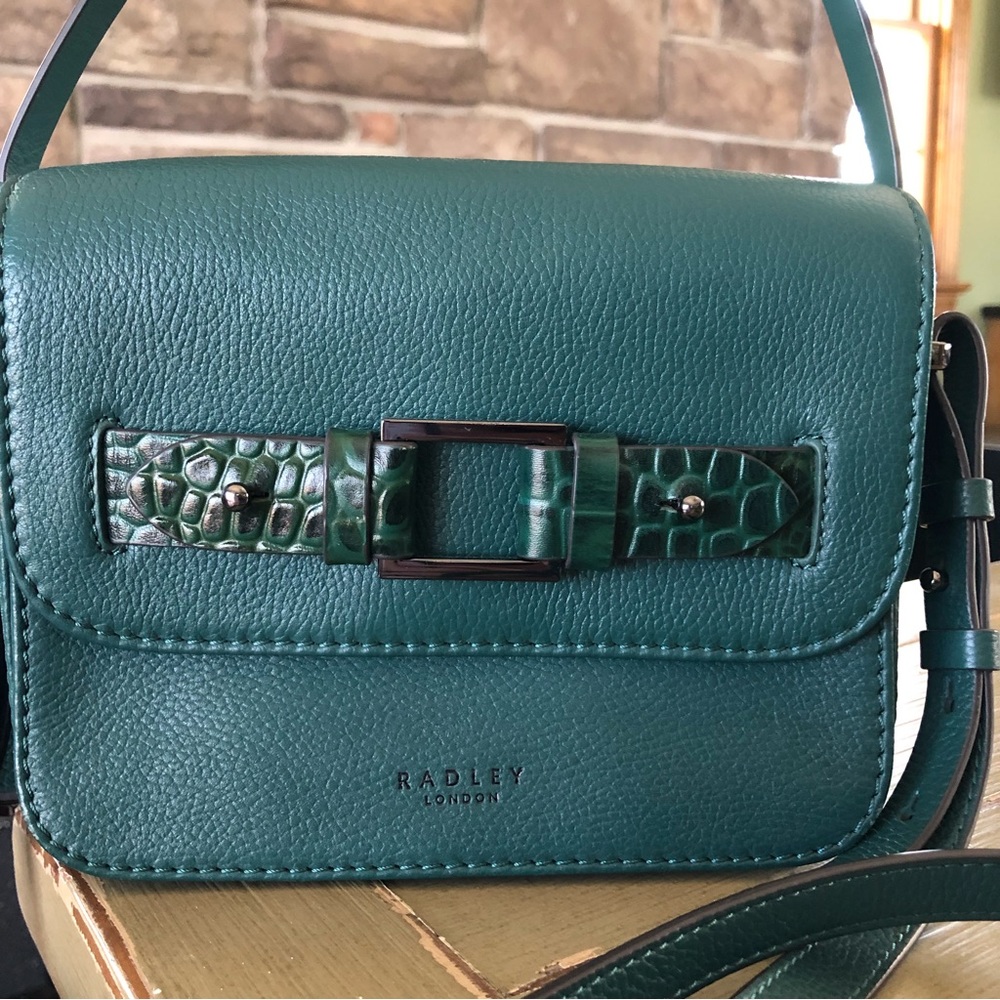 RADLEY LONDON
Agnes Street Small Leather Flapover Crossbody - Picture 5 of 7